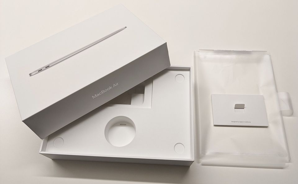 LOT OF EMPTY MACBOOK BOXES - ITEM(324291)